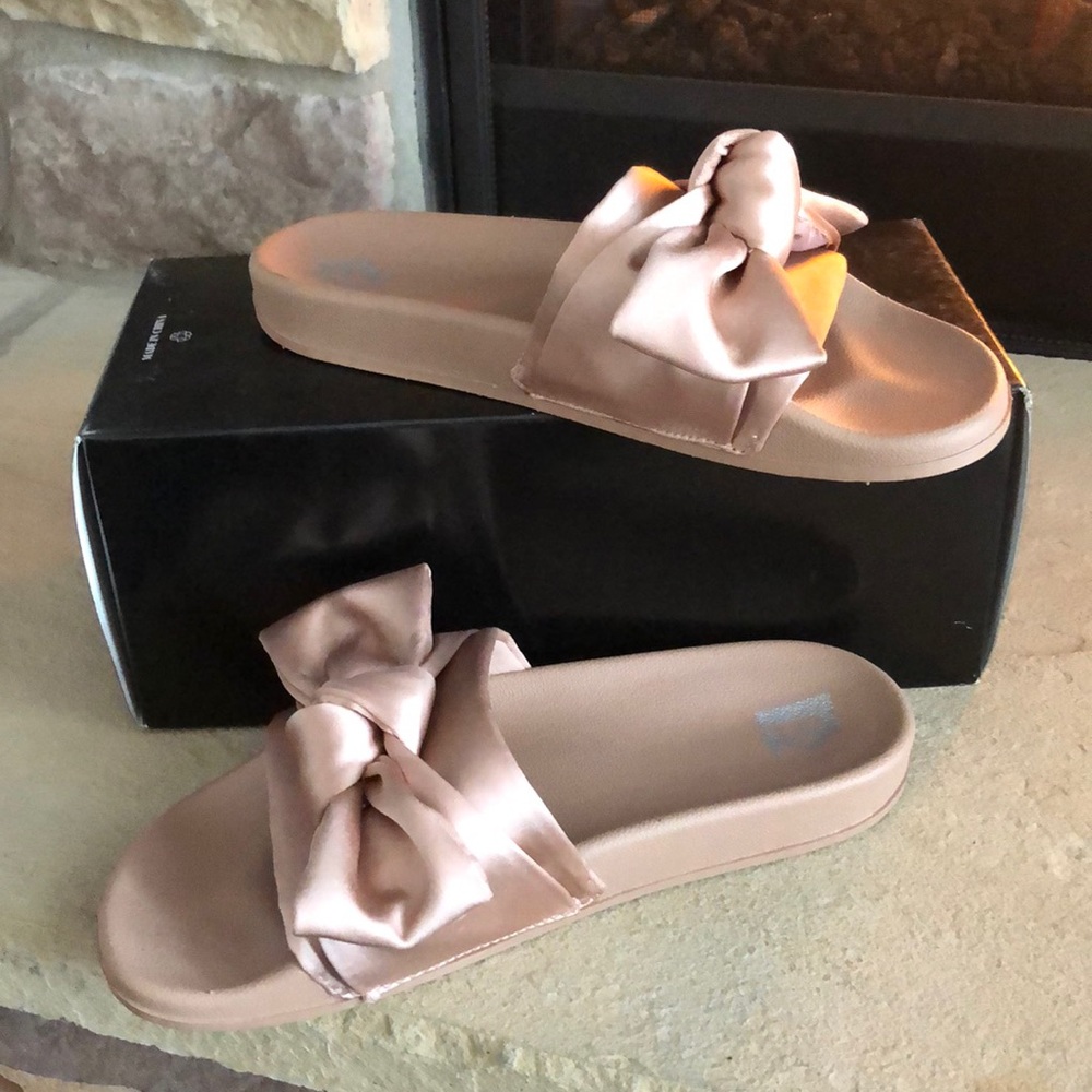 NIB, PERFECT COND, BLUSH, SIZE 8, SLIDES